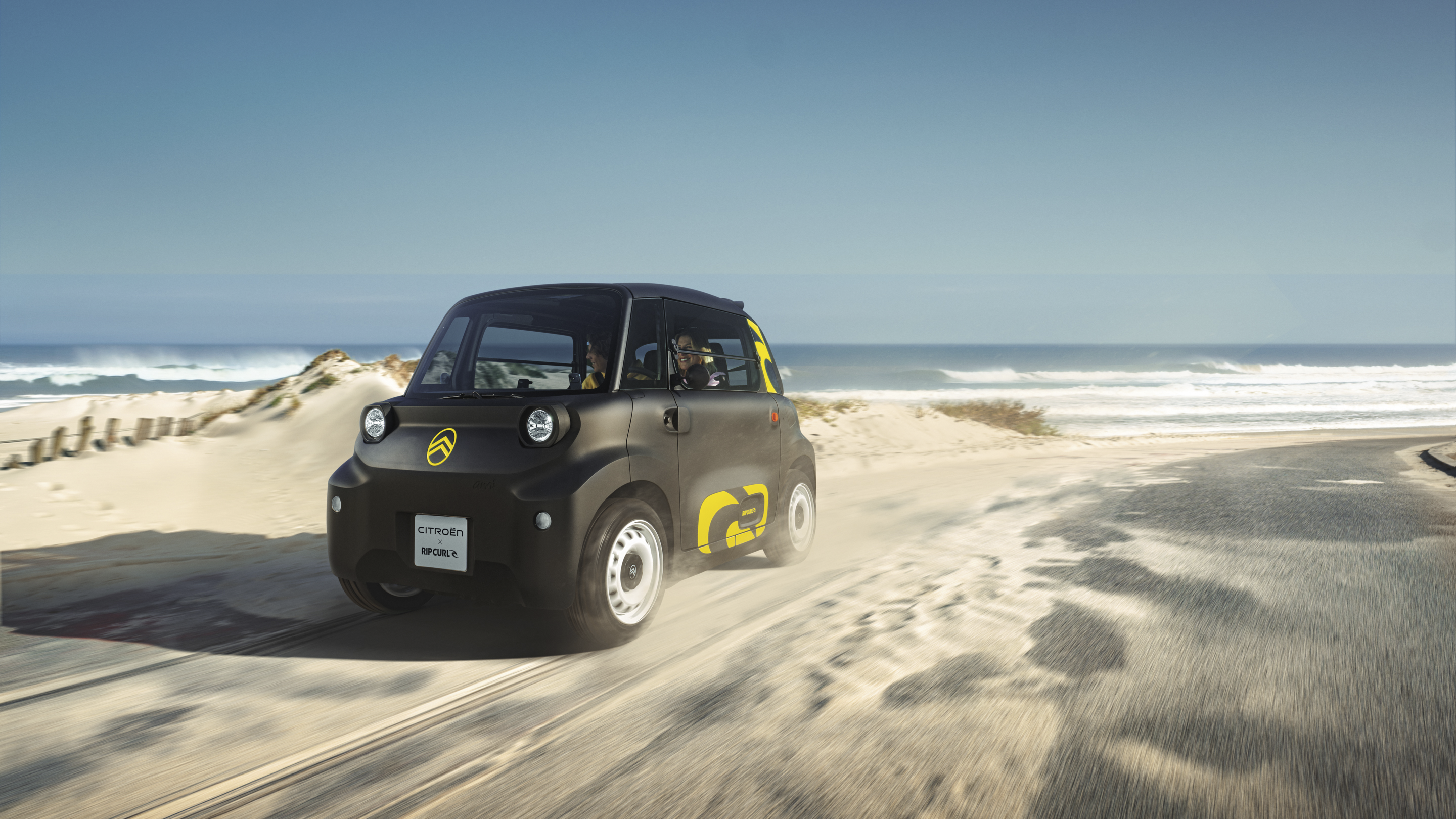 Front action three-quarter view Citroën Ami x Rip Curl Elektrofahrzeug ohne Führerschein, Citroën Ami Freiheit für urbane Elektromobilität