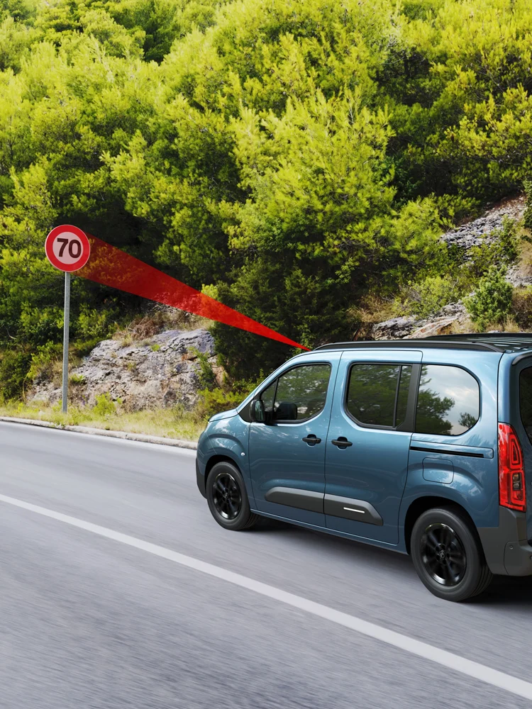 Side view ë-Berlingo with Traffic Sign Recognition improving visibility, safety, technology and confident speed awareness